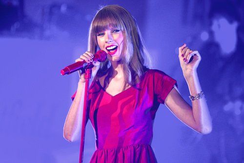 Joseph Quinn Reveals Starstruck Moment Meeting Taylor Swift