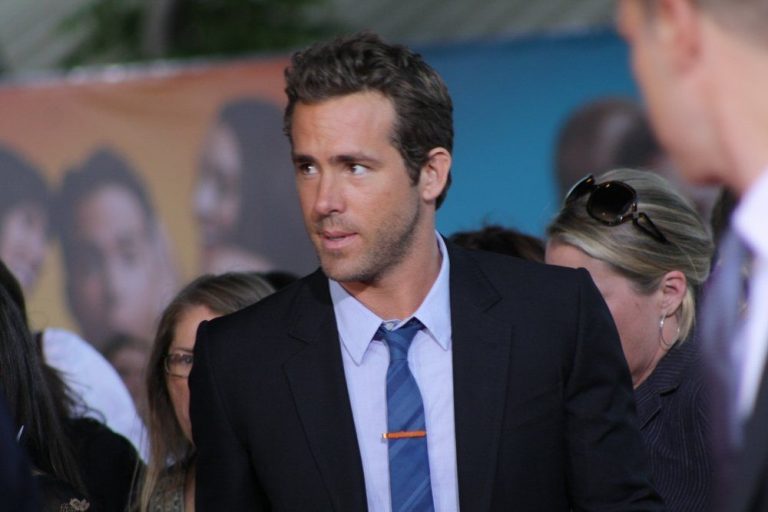 Behind the Scenes Punch Up: Ryan Reynolds Gets Boxed by Salma Hayek On-Set