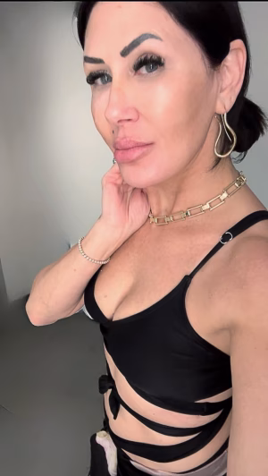 Carmen  Kitts - Gallery Image 3