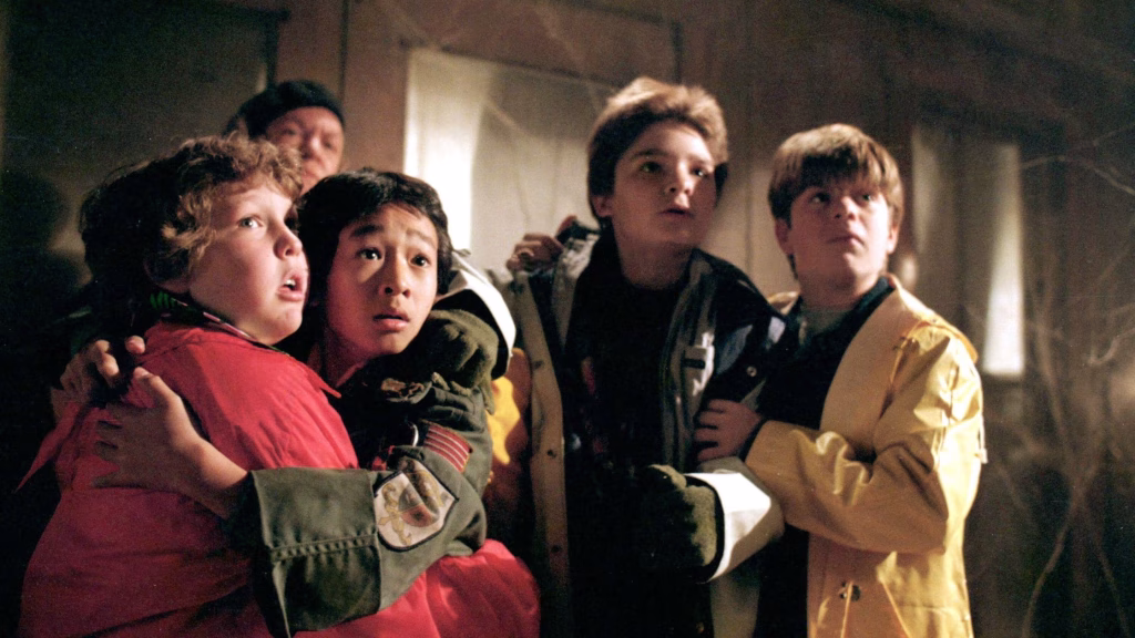 JEFF COHEN, ANNE RAMSEY, JONATHAN KE QUAN, COREY FELDMAN, SEAN ASTIN, THE GOONIES, 1985 Maximum Film / Alamy Stock Photo / Warner Bros.
