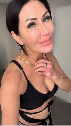 Carmen  Kitts - Gallery Image 6