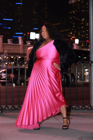 Veronica Wynn - Gallery Image 7
