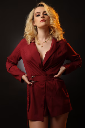 Caitie Hanlon - Gallery Image 30