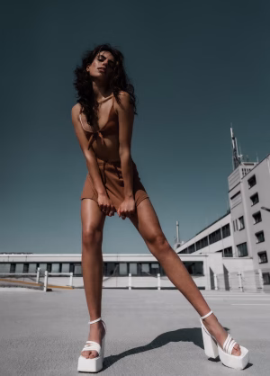 Aline D - Gallery Image 2