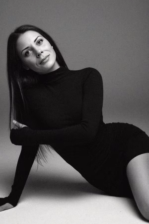 Holly Shirley - Gallery Image 1