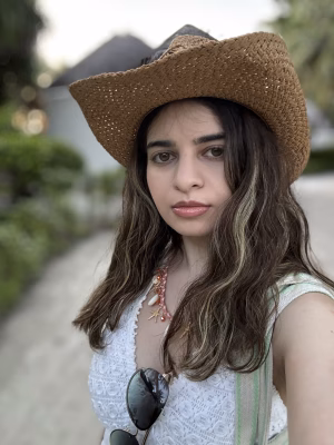 Hannah Batasee - Gallery Image 1