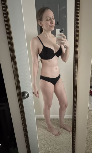 Elisabeth Young - Gallery Image 1