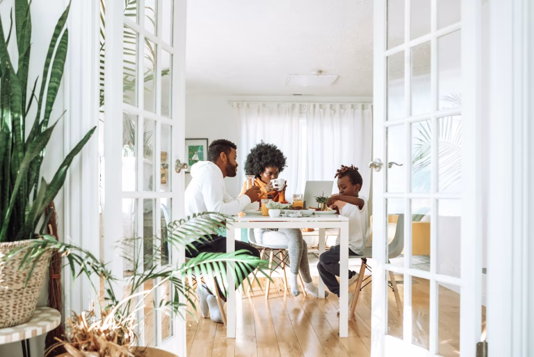 Casting Alert: $4,000+ Telecom Commercial for Latinx Families