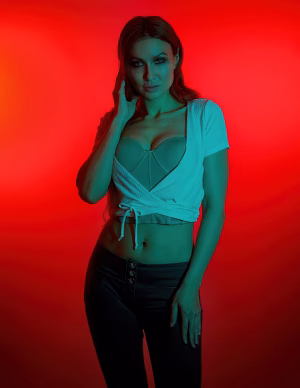 Vikki Lenola - Gallery Image 10