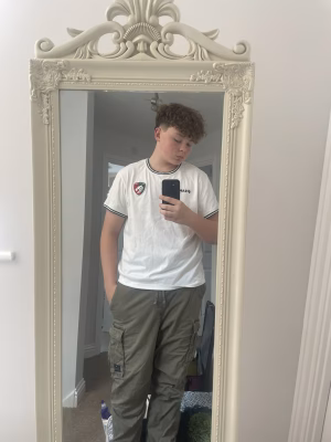 Oliver  Llewelyn - Gallery Image 1