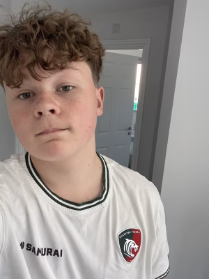 Oliver  Llewelyn - Gallery Image 2