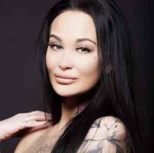 Amanda Pierce - Gallery Image 1