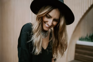 Kate Lardner - Gallery Image 3