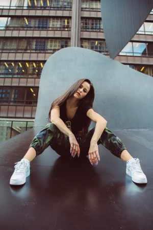 Kat Thompson - Gallery Image 10