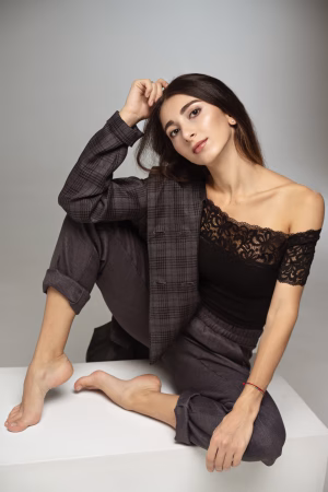 Elina Akopian - Gallery Image 6