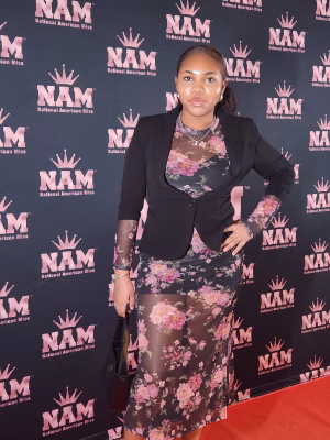 Khloe Simmons - Gallery Image 6