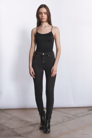 Juliana Junqueira - Gallery Image 1