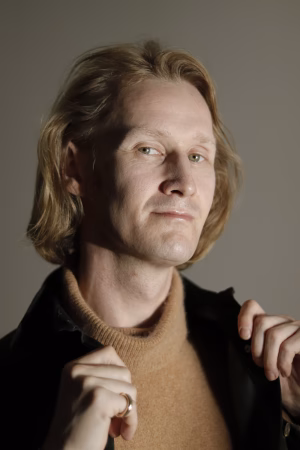 Alexander Etewut - Gallery Image 7