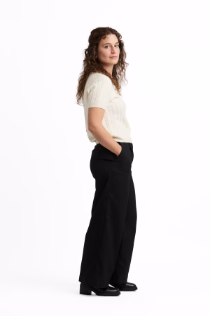 Julie Nys - Gallery Image 1