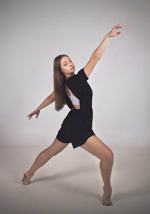Alicia Leslie - Gallery Image 6