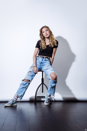 Lilou Grasser - Project Casting Gallery Image 6 Lilou Grasser - Gallery Image 6