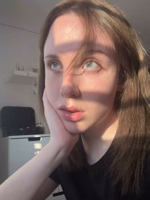 Holly Kelly - Gallery Image 2