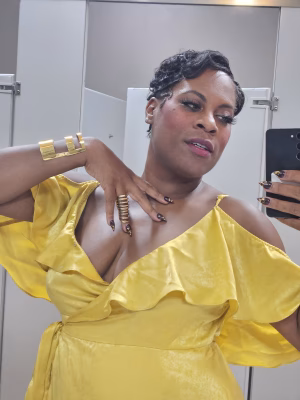 Candice Christmas - Gallery Image 4