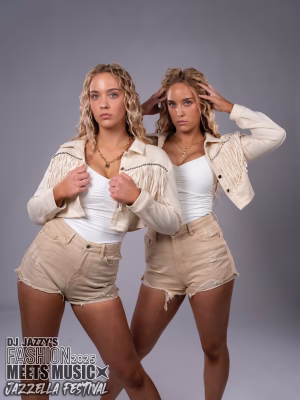 Abby&Bella Schroeder - Project Casting Gallery Image 6 Abby&Bella Schroeder - Gallery Image 6