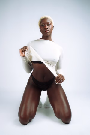 Lia  Mendes - Gallery Image 1