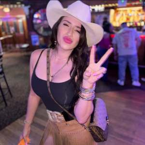 Vanessa Jones - Gallery Image 1