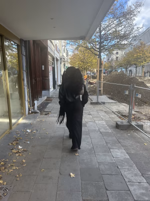 Gloriana  Kutundu-Zelo - Gallery Image 1