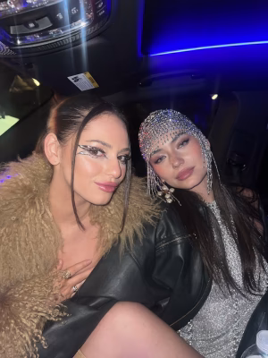 Izzy Albanese - Gallery Image 2