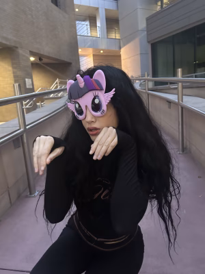 Zinnia  Hunter - Gallery Image 1