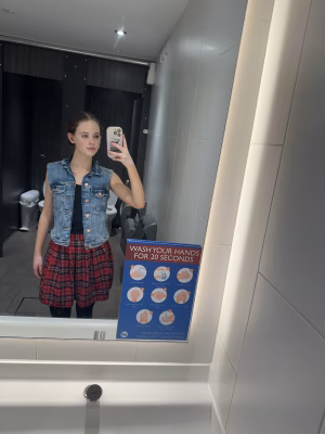 Izzy Fogg - Gallery Image 2