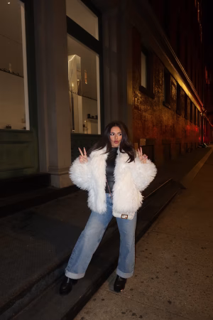 Izzy Albanese - Gallery Image 7