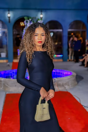 Stefanny Gomes - Gallery Image 1