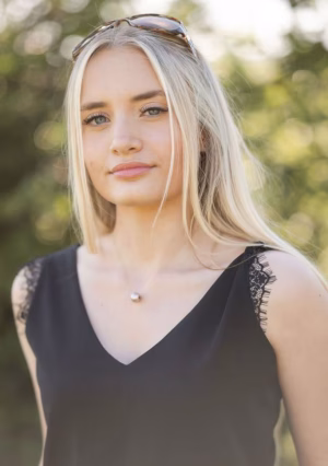 Lois Hunter - Gallery Image 2