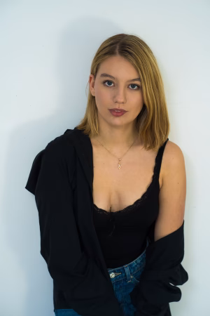 Hella Elea - Project Casting Gallery Image 2 Hella Elea - Gallery Image 2