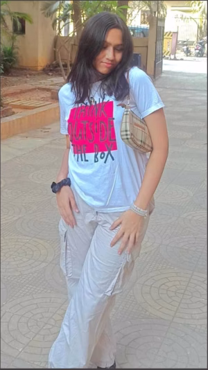 Kiara Santis - Gallery Image 3