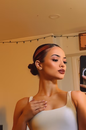 Vanessa Brito - Gallery Image 5