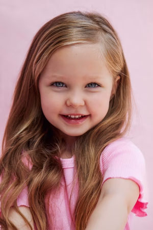 Moana Chebunina - Gallery Image 1