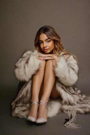 Stephanie  Saunders - Gallery Image 8