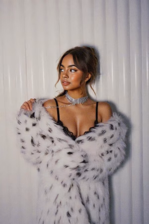 Stephanie  Saunders - Gallery Image 7