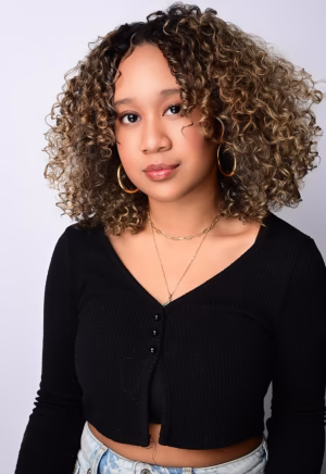 Saleenia Davis - Gallery Image 1