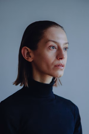 Elaura Louisa - Project Casting Gallery Image 4 Elaura Louisa - Gallery Image 4