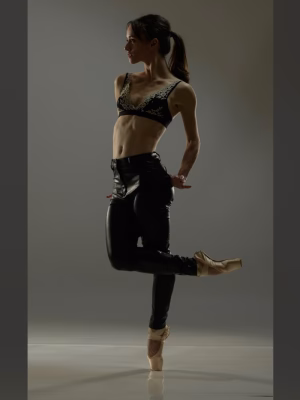 Gabrielle Collins - Gallery Image 1