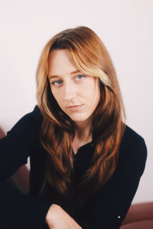 Davis Elizabeth - Project Casting Gallery Image 3 Davis Elizabeth - Gallery Image 3