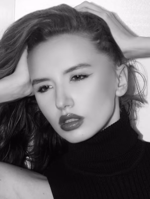 Julia Ochs - Project Casting Gallery Image 5 Julia Ochs - Gallery Image 5