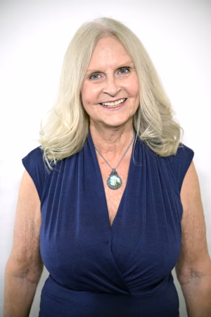 Jennifer Emett - Project Casting Gallery Image 3 Jennifer Emett - Gallery Image 3