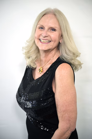 Jennifer Emett - Project Casting Gallery Image 2 Jennifer Emett - Gallery Image 2